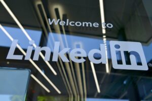 Read more about the article Build a LinkedIn Profile that Attracts Recruiters